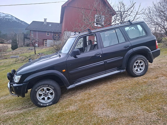 Nissan Patrol 3 of 10