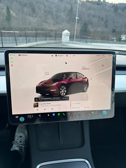 Tesla Model Y 13 of 19