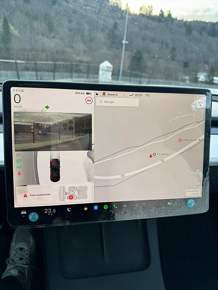 Tesla Model Y 10 of 19