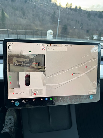 Tesla Model Y 11 of 19