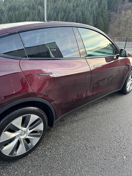Tesla Model Y 6 of 19