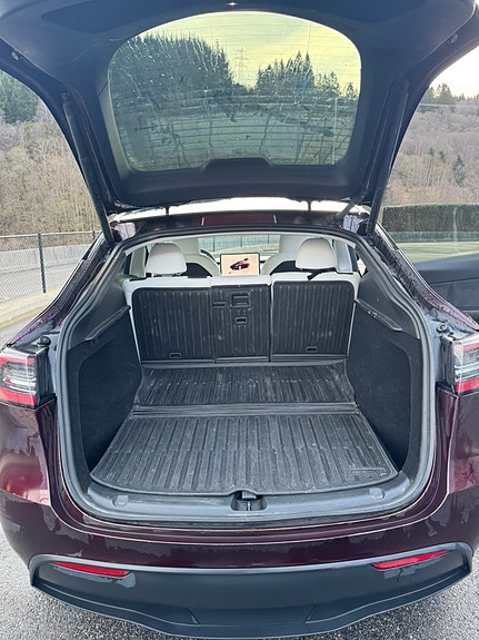 Tesla Model Y 2 of 19