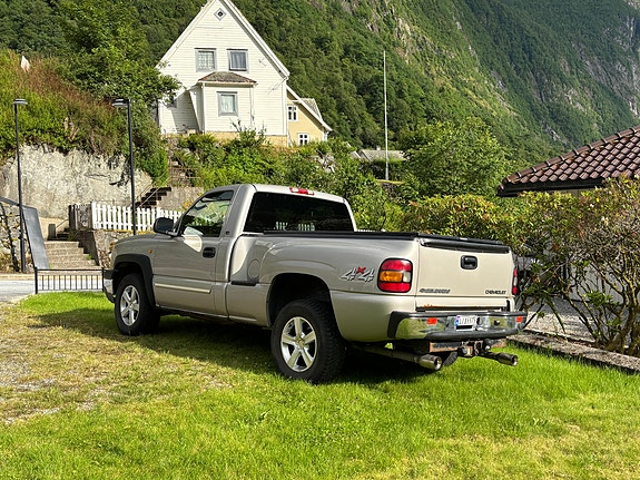 Chevrolet Silverado 4 of 4