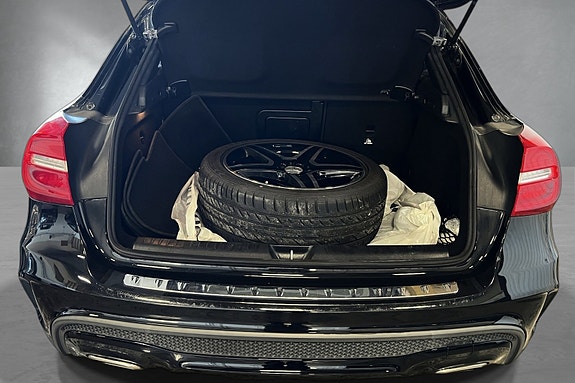 Mercedes-Benz GLA180 5 of 5