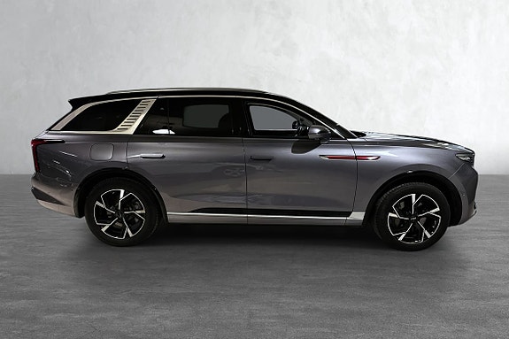 Kommer med 4 hjulstrekk.