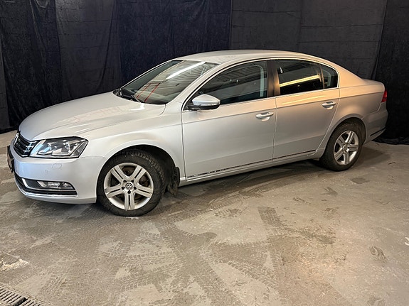 Volkswagen Passat 2 of 5