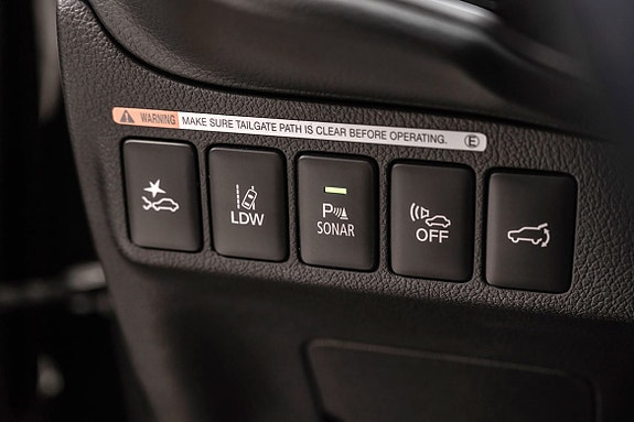 Avanserte sikkerhetsknapper som LDW, P og SONAR lett tilgjengelig.