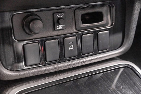 Brukervennlige betjeningsknapper samlet for enkel tilgang.