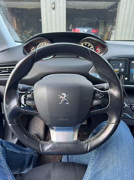 Peugeot 308 7 of 12