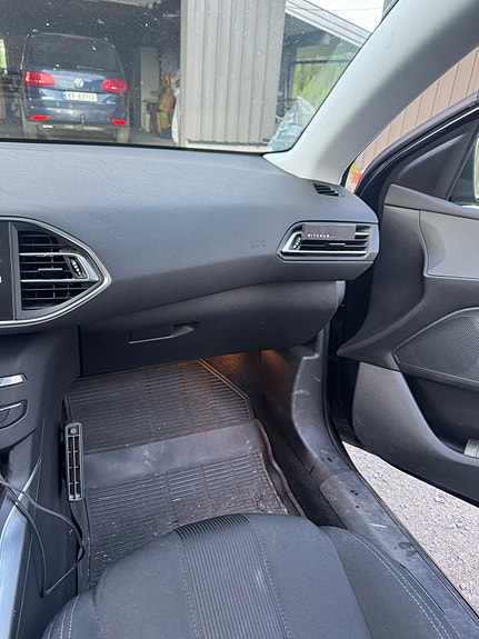 Peugeot 308 11 of 12