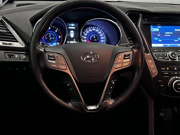 Hyundai Grand Santa Fe 17 of 29