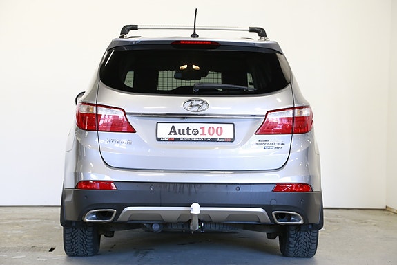 Hyundai Grand Santa Fe 5 of 5