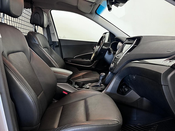 Hyundai Grand Santa Fe 12 of 29