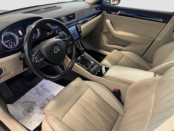 Skoda Superb 9 of 30