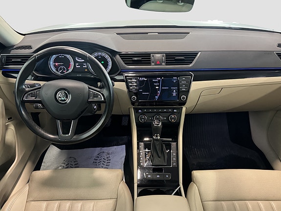 Skoda Superb 16 of 30