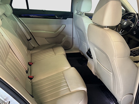 Skoda Superb 14 of 30