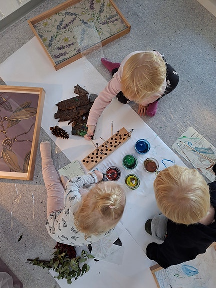 Estetiske prosesser og arbeidsmåte inspirert av Reggio Emilia-filosofien