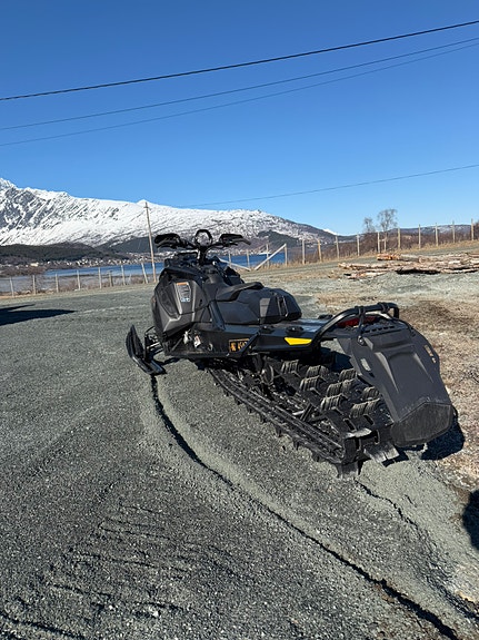 Ski-doo Summit X Expert 850 E-TEC Turbo 2 of 3
