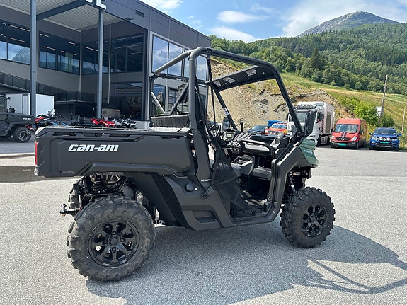 Can-Am Traxter HD9 XU 2 of 6