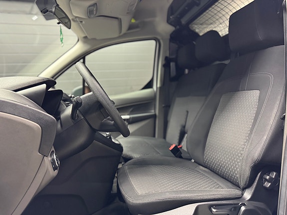 Ford Transit Connect 18 of 23