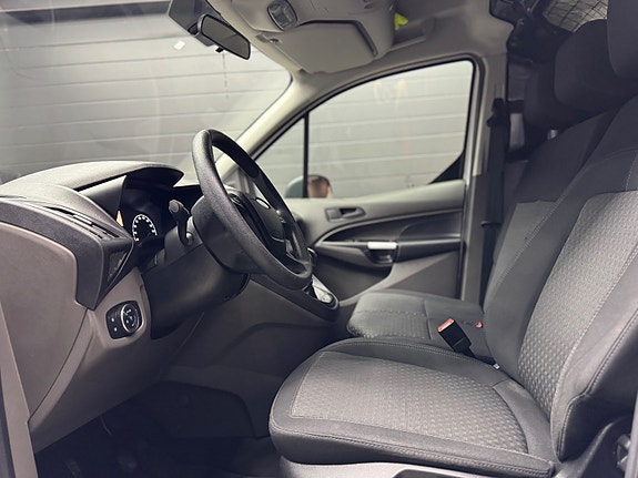 Ford Transit Connect 17 of 23