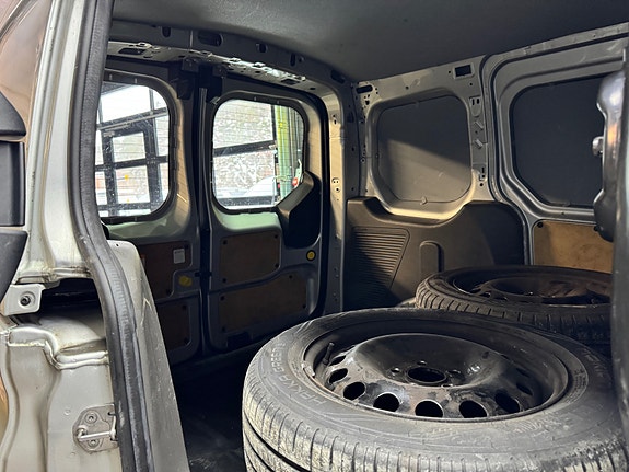 Ford Transit Connect 7 of 23