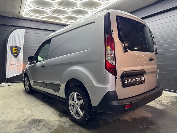 Ford Transit Connect 3 of 23