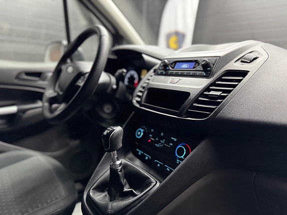 Ford Transit Connect 15 of 23