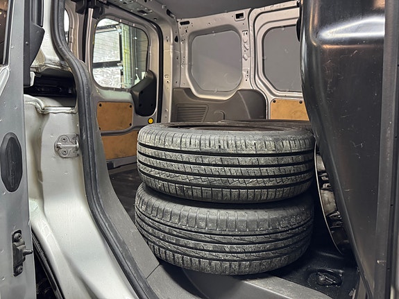 Ford Transit Connect 6 of 23