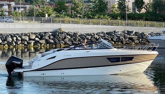 Uttern D77 Premium V8 (2021) – Style Upgrade, fullutstyrt og skipsregistrert