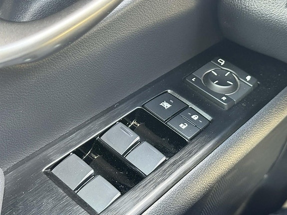Lexus UX250h 30 of 30
