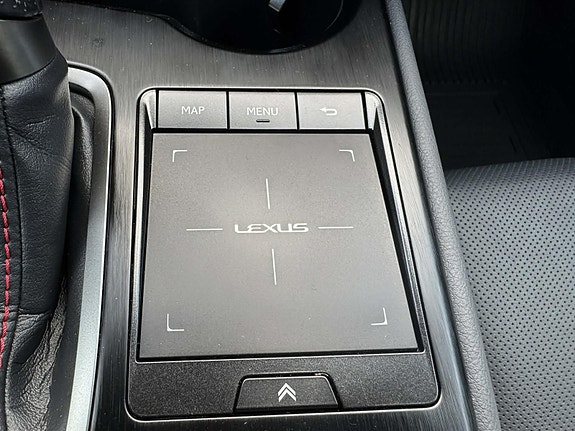 Lexus UX250h 17 of 30