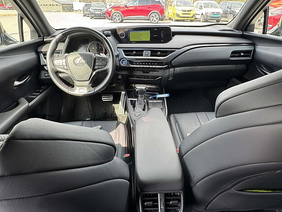 Lexus UX250h 12 of 30