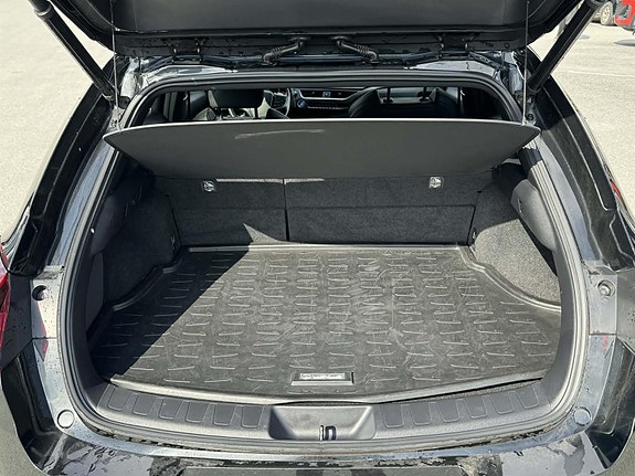 Lexus UX250h 9 of 30