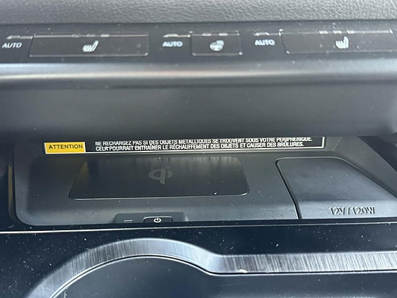 Lexus UX250h 18 of 30
