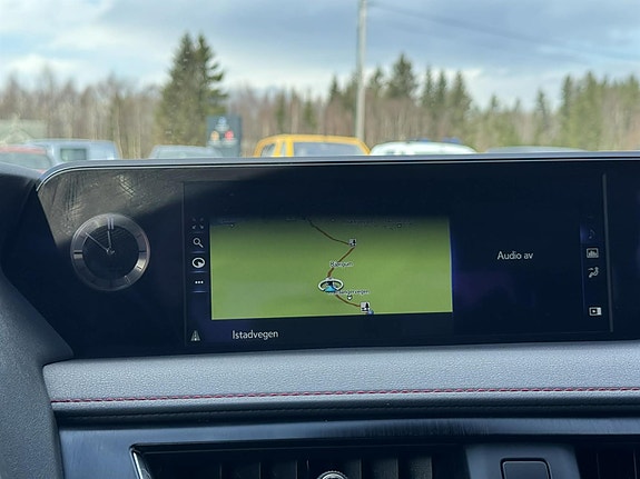 Lexus UX250h 22 of 30