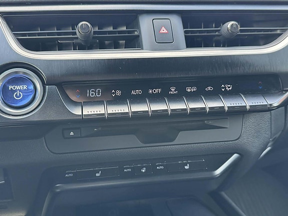 Lexus UX250h 20 of 30