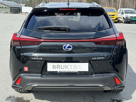 Lexus UX250h 4 of 30