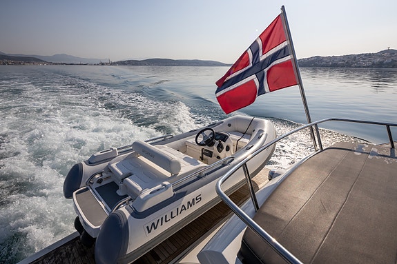 Sunseeker Predator 52 14 of 30