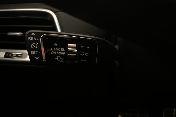 Hongqi E-HS9 16 of 19