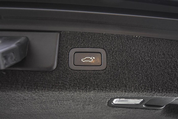 Jaguar XF 10 of 26