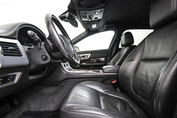 Jaguar XF 15 of 26