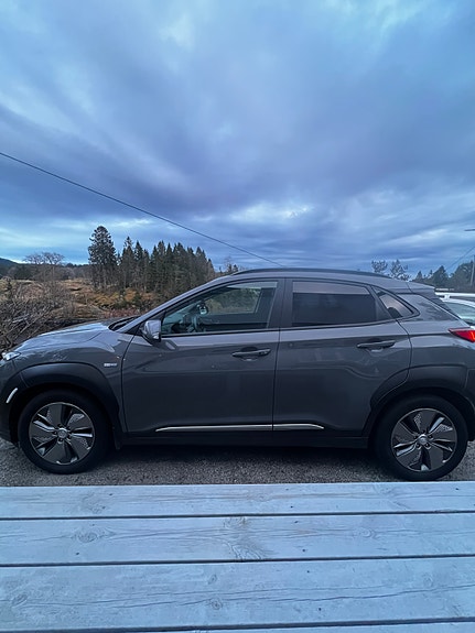 Hyundai Kona 2 of 5