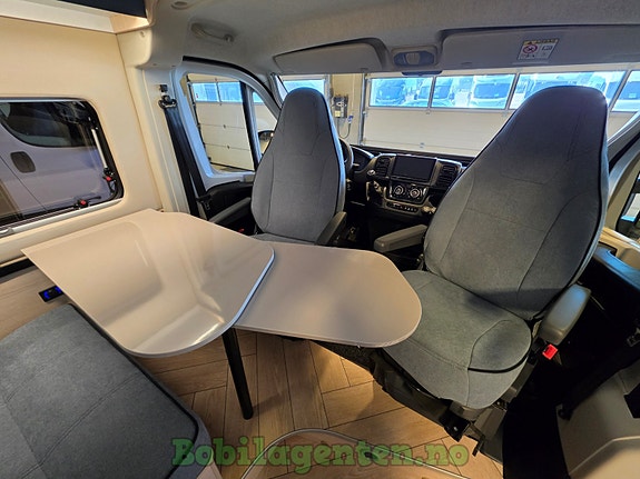 Chausson V594 Max L First Line / 4 Faste Sengeplasser / Bedkit / Solcelle / Kompressorkjøleskap / Ryggekamera / Markise / Cruisekontroll / Skinne for utebord / Utelys / Apple Carplay / Android Auto ++ 13 of 30
