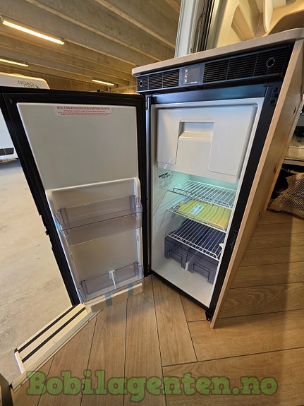 Chausson V594 Max L First Line / 4 Faste Sengeplasser / Bedkit / Solcelle / Kompressorkjøleskap / Ryggekamera / Markise / Cruisekontroll / Skinne for utebord / Utelys / Apple Carplay / Android Auto ++ 18 of 30