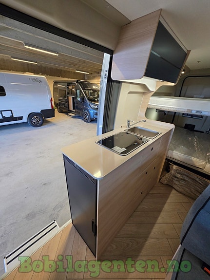 Chausson V594 Max L First Line / 4 Faste Sengeplasser / Bedkit / Solcelle / Kompressorkjøleskap / Ryggekamera / Markise / Cruisekontroll / Skinne for utebord / Utelys / Apple Carplay / Android Auto ++ 17 of 30