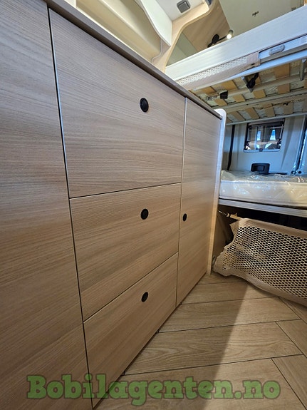 Chausson V594 Max L First Line / 4 Faste Sengeplasser / Bedkit / Solcelle / Kompressorkjøleskap / Ryggekamera / Markise / Cruisekontroll / Skinne for utebord / Utelys / Apple Carplay / Android Auto ++ 22 of 30