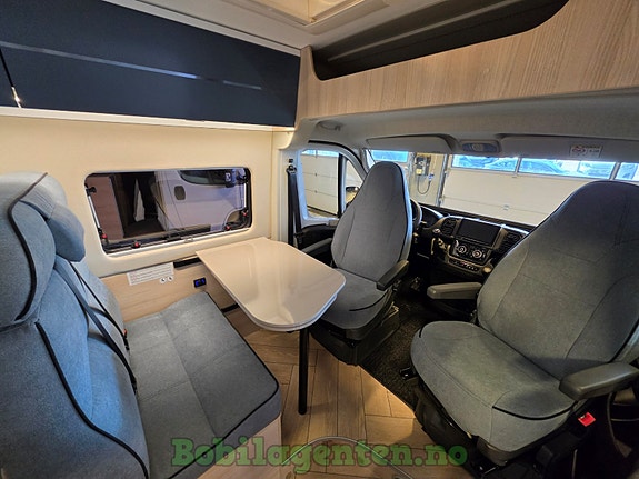 Chausson V594 Max L First Line / 4 Faste Sengeplasser / Bedkit / Solcelle / Kompressorkjøleskap / Ryggekamera / Markise / Cruisekontroll / Skinne for utebord / Utelys / Apple Carplay / Android Auto ++ 12 of 30