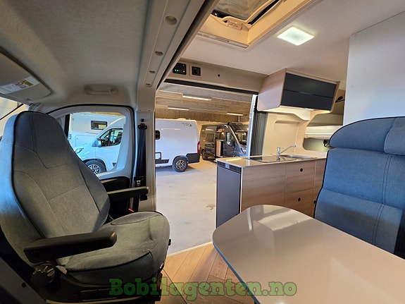 Chausson V594 Max L First Line / 4 Faste Sengeplasser / Bedkit / Solcelle / Kompressorkjøleskap / Ryggekamera / Markise / Cruisekontroll / Skinne for utebord / Utelys / Apple Carplay / Android Auto ++ 16 of 30
