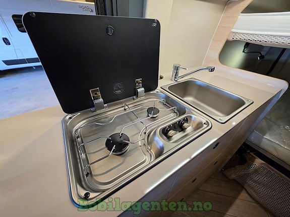 Chausson V594 Max L First Line / 4 Faste Sengeplasser / Bedkit / Solcelle / Kompressorkjøleskap / Ryggekamera / Markise / Cruisekontroll / Skinne for utebord / Utelys / Apple Carplay / Android Auto ++ 21 of 30